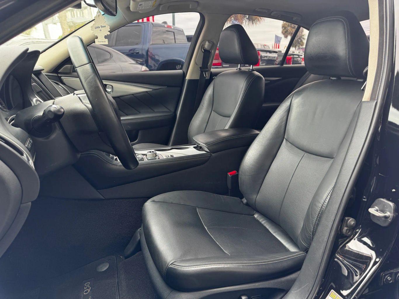 Infiniti Q50 3.0T Luxe Sedan 4D - Thumbnail 13