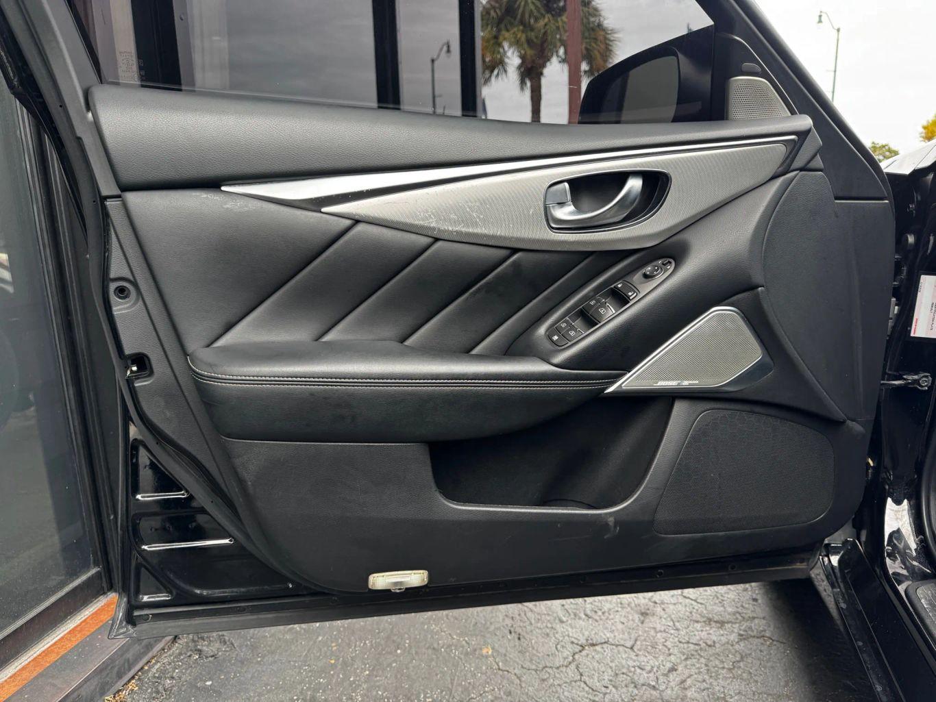 Infiniti Q50 3.0T Luxe Sedan 4D - Thumbnail 11