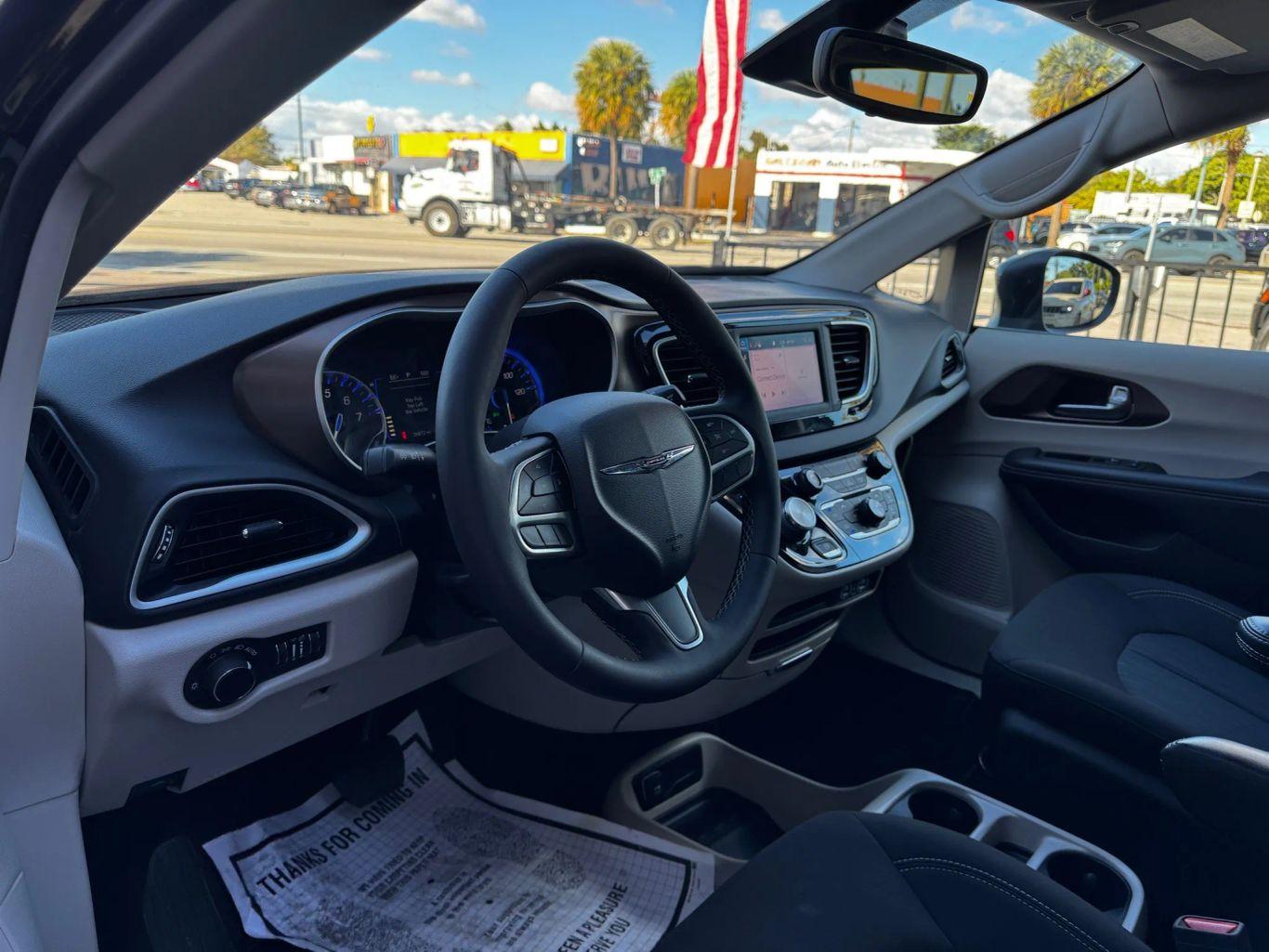 Chrysler Voyager Lx Van 4D - Thumbnail 16