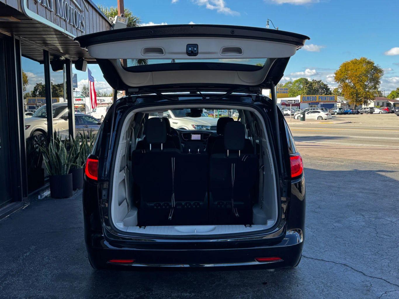 Chrysler Voyager Lx Van 4D - Thumbnail 8