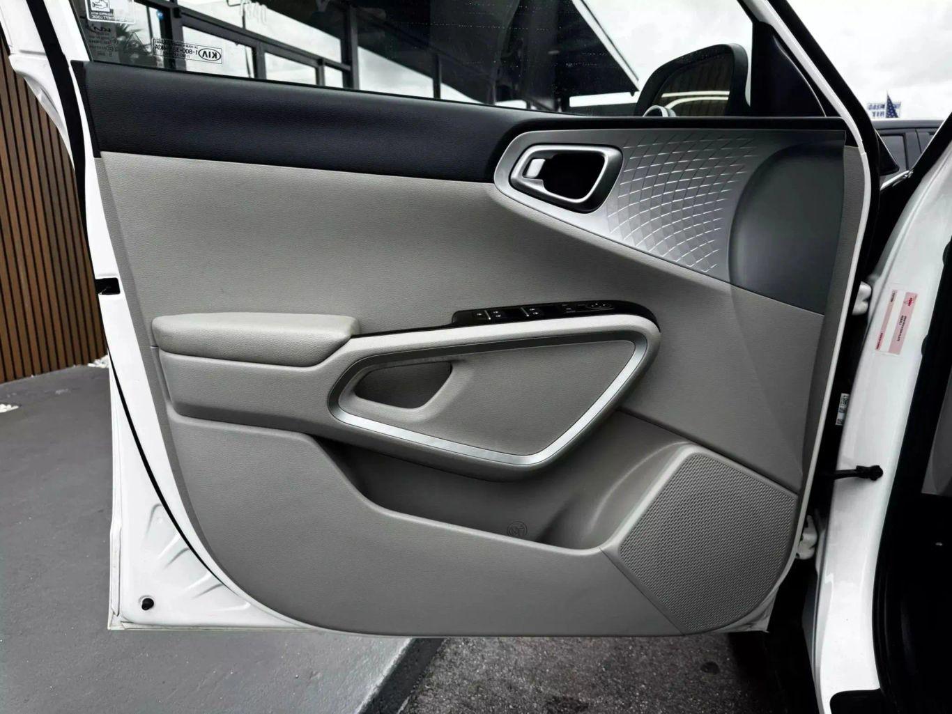 Kia Soul Lx Wagon 4D - Thumbnail 13