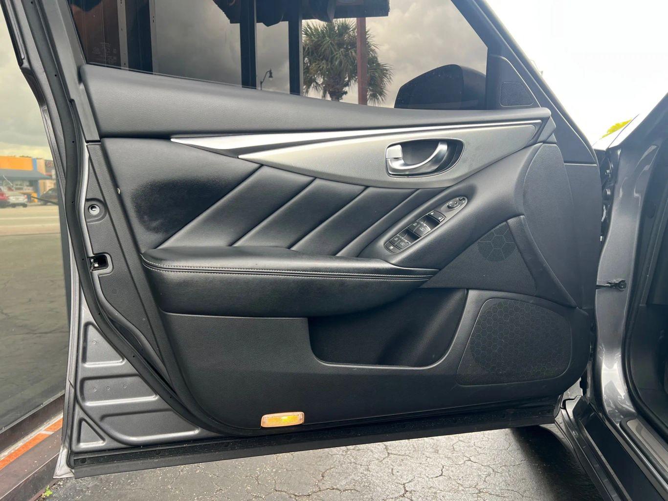 Infiniti Q50 Luxe Sedan 4D - Thumbnail 10