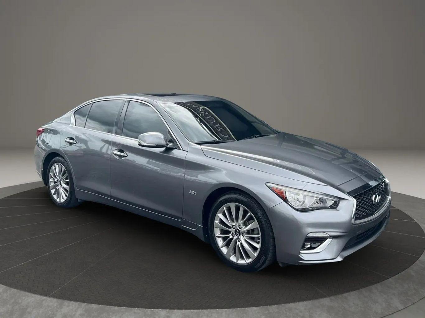 Infiniti Q50 Luxe Sedan 4D - Thumbnail 3