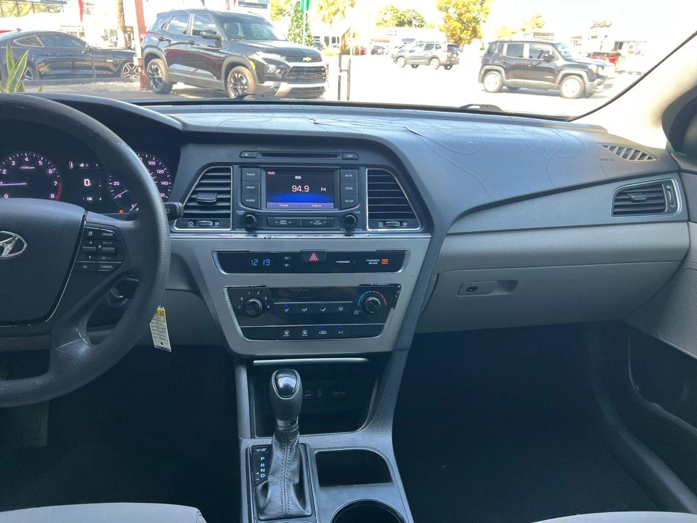 Hyundai Sonata Se Sedan 4D - Thumbnail 18