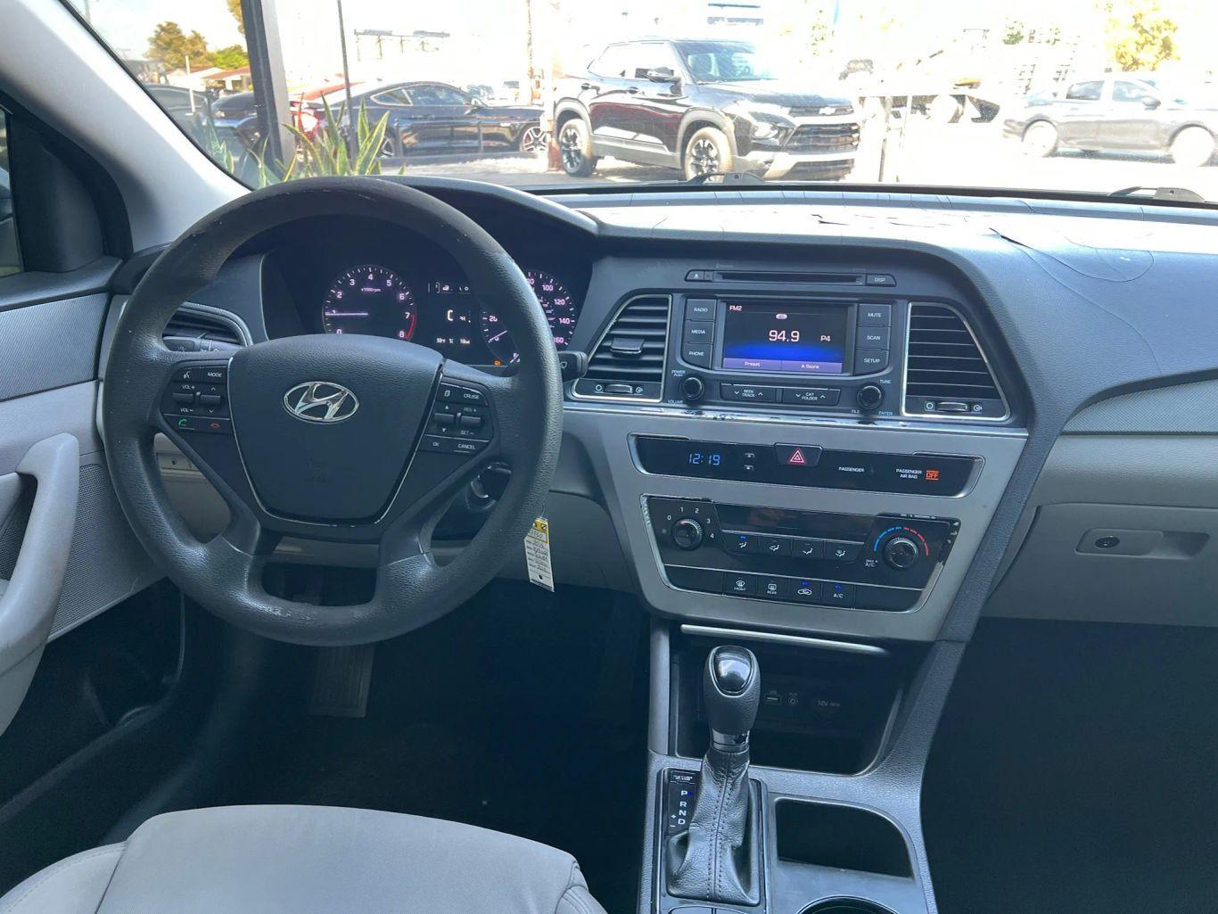 Hyundai Sonata Se Sedan 4D - Thumbnail 17