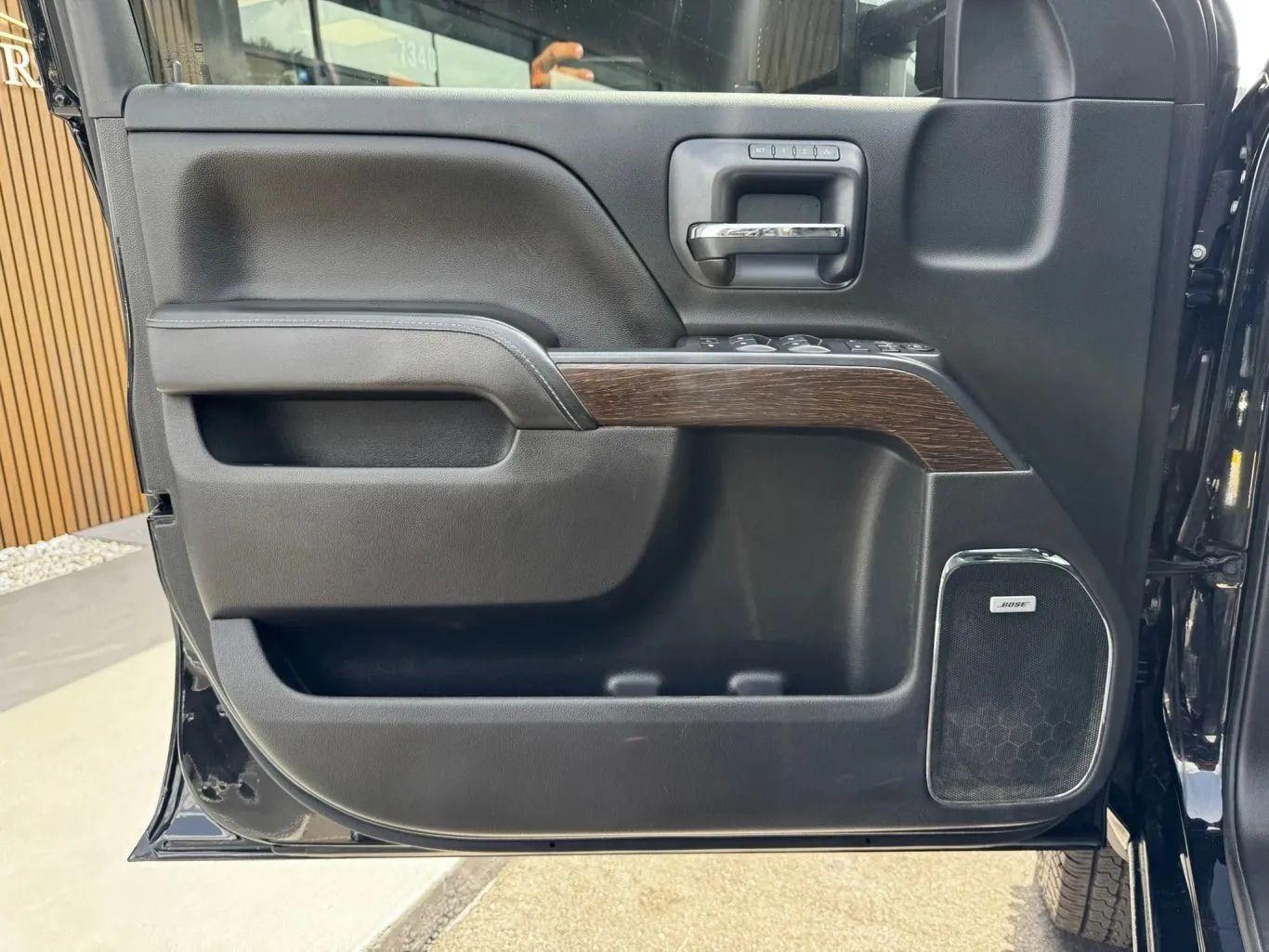 Gmc Sierra 3500 Hd Crew Cab Denali Pickup 4D 8 Ft - Thumbnail 10