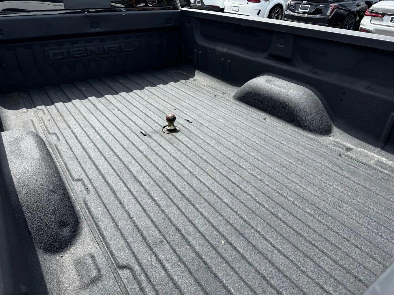 Gmc Sierra 3500 Hd Crew Cab Denali Pickup 4D 8 Ft - Thumbnail 9