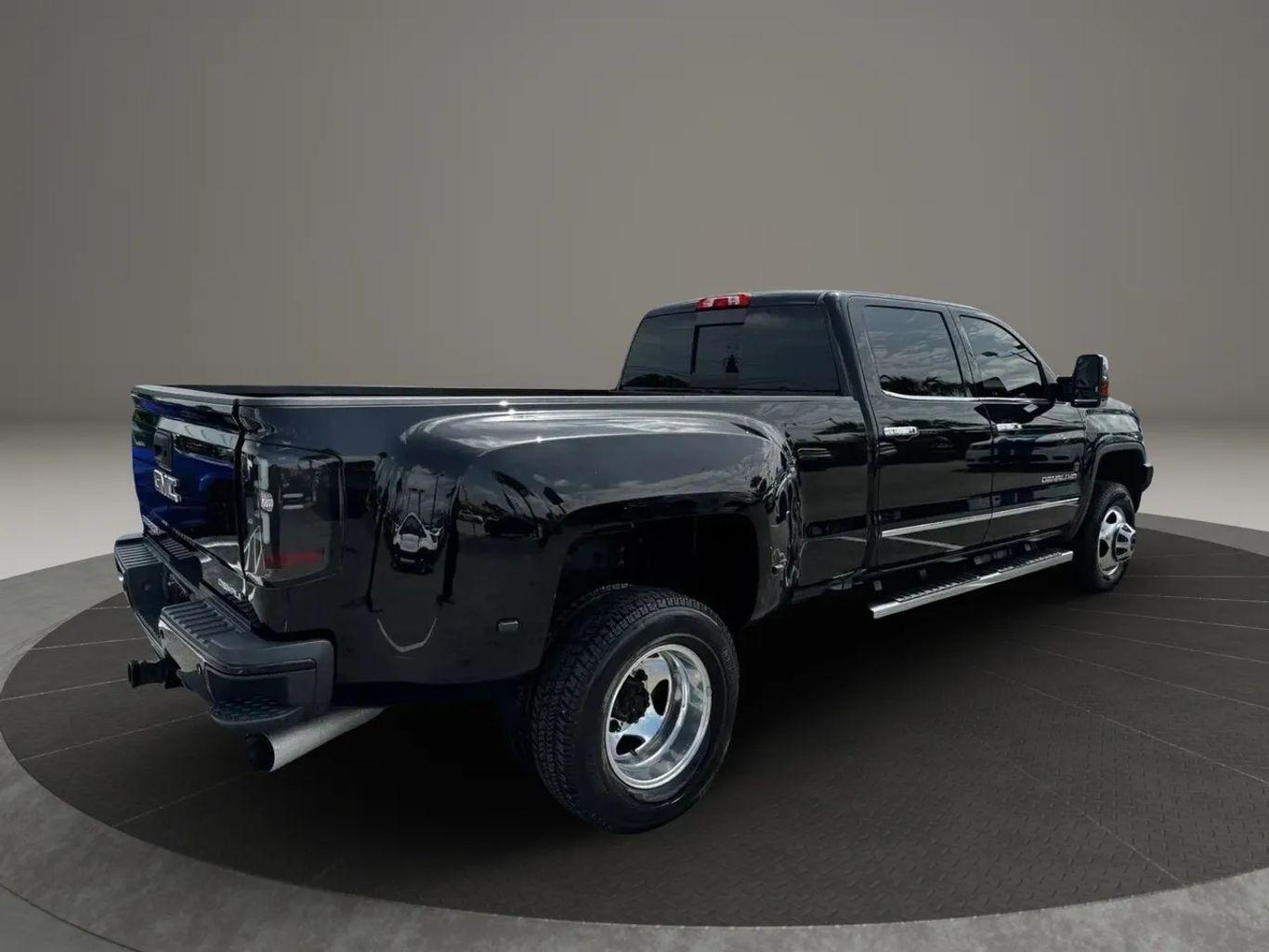 Gmc Sierra 3500 Hd Crew Cab Denali Pickup 4D 8 Ft - Thumbnail 8