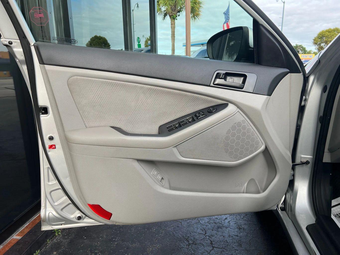 Kia Optima Lx Sedan 4D - Thumbnail 9