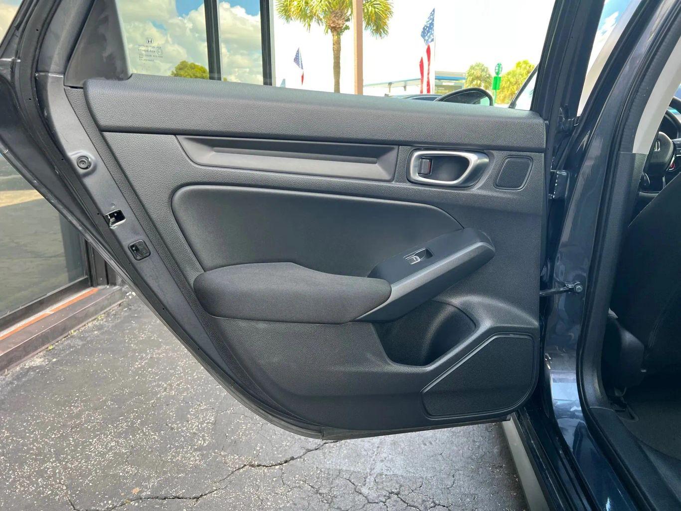 Honda Civic Lx Hatchback 4D - Thumbnail 19