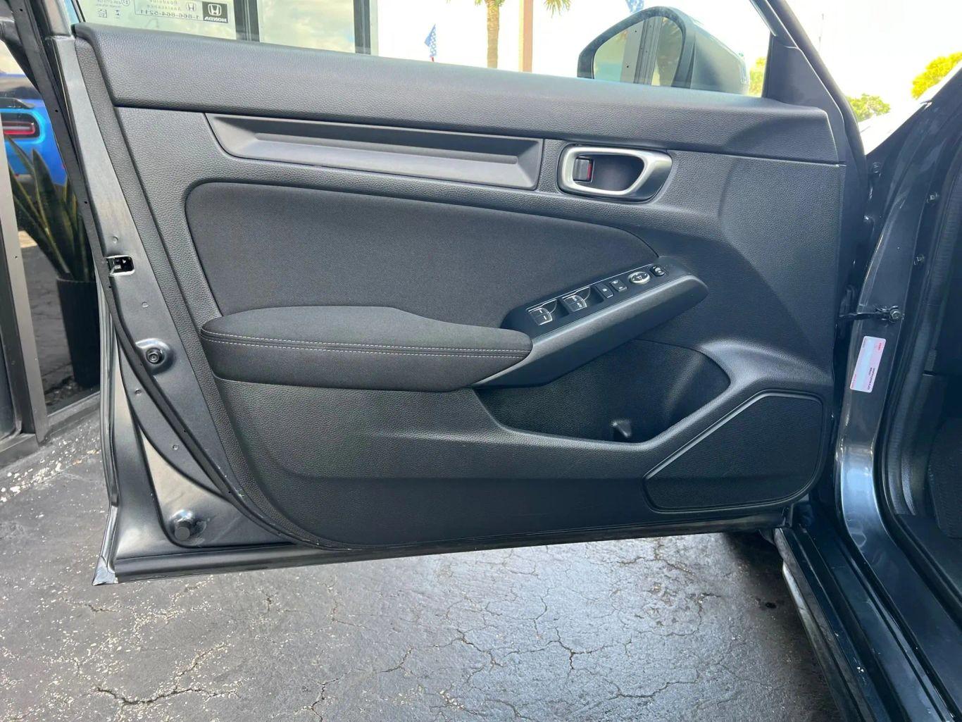 Honda Civic Lx Hatchback 4D - Thumbnail 10