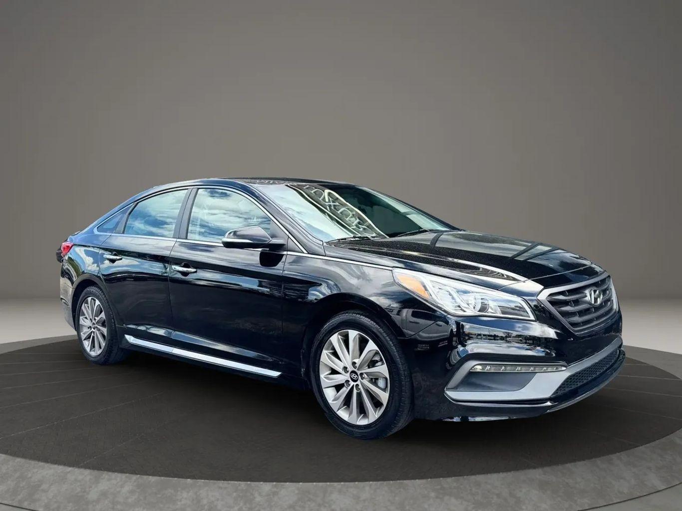 Hyundai Sonata Sport Sedan 4D - Thumbnail 4