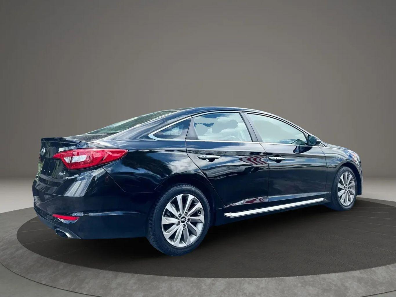 Hyundai Sonata Sport Sedan 4D - Thumbnail 15
