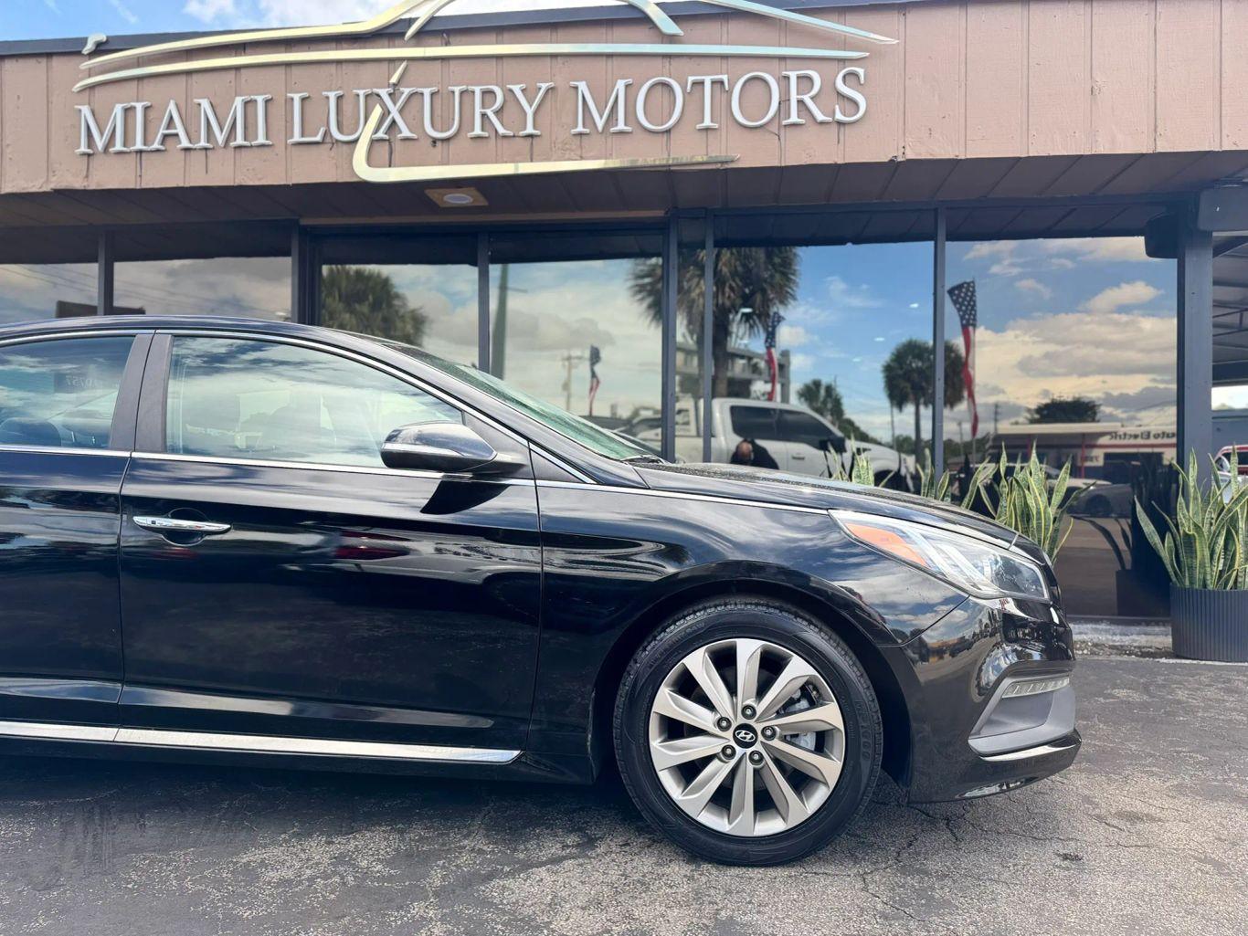 Hyundai Sonata Sport Sedan 4D - Thumbnail 17