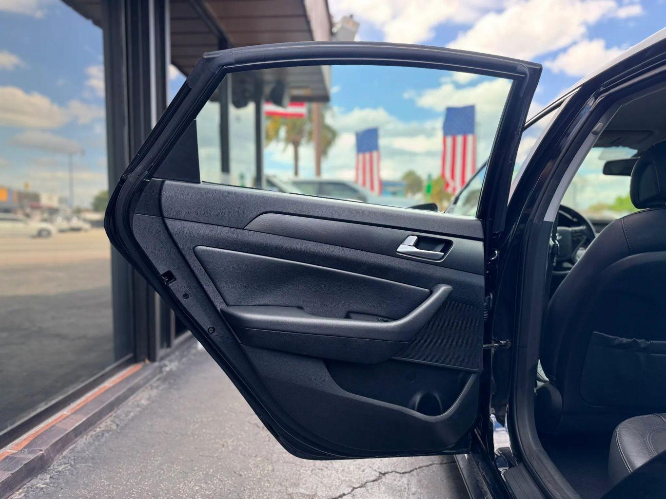 Hyundai Sonata Sport Sedan 4D - Thumbnail 18