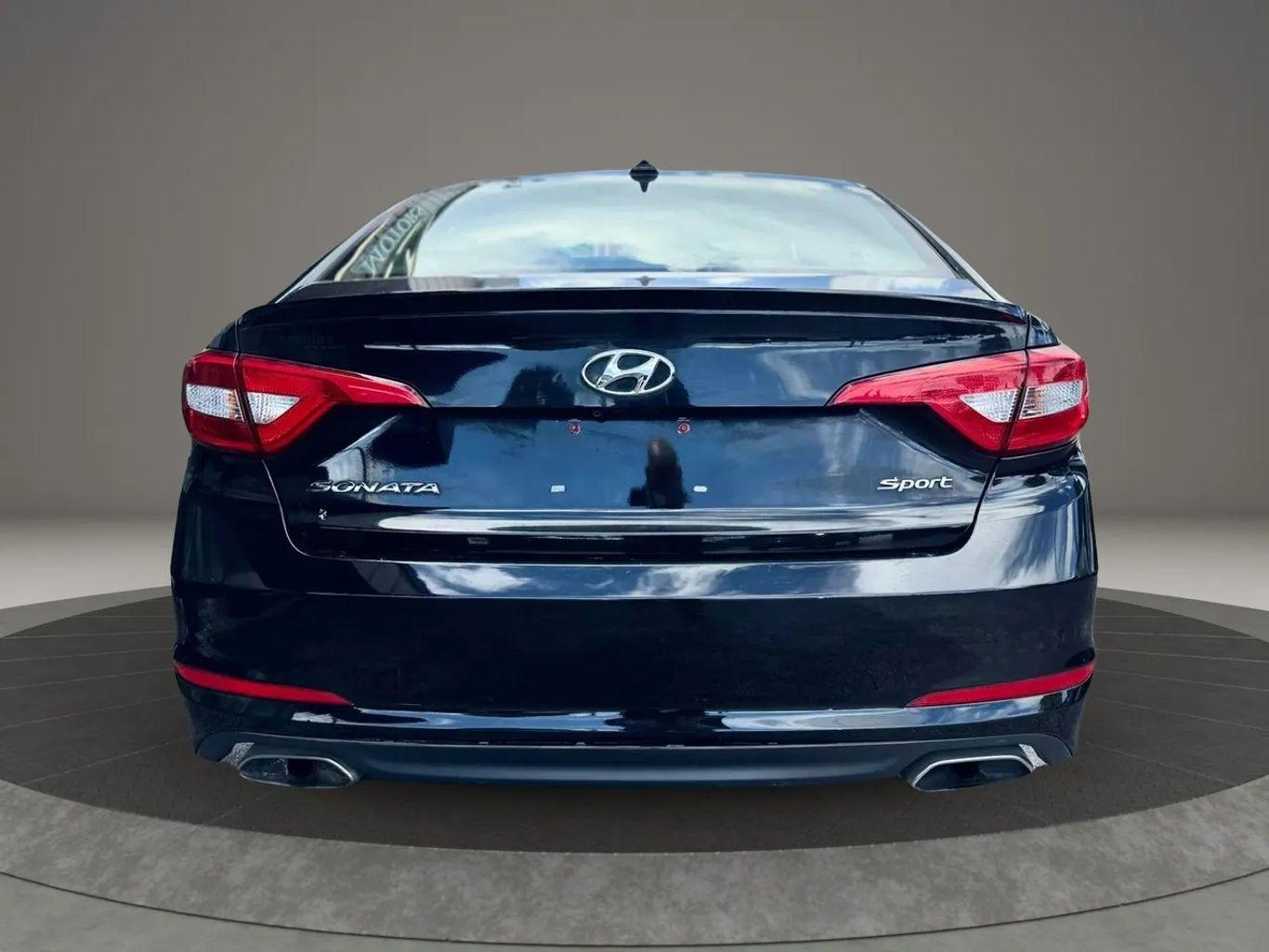 Hyundai Sonata Sport Sedan 4D - Thumbnail 11