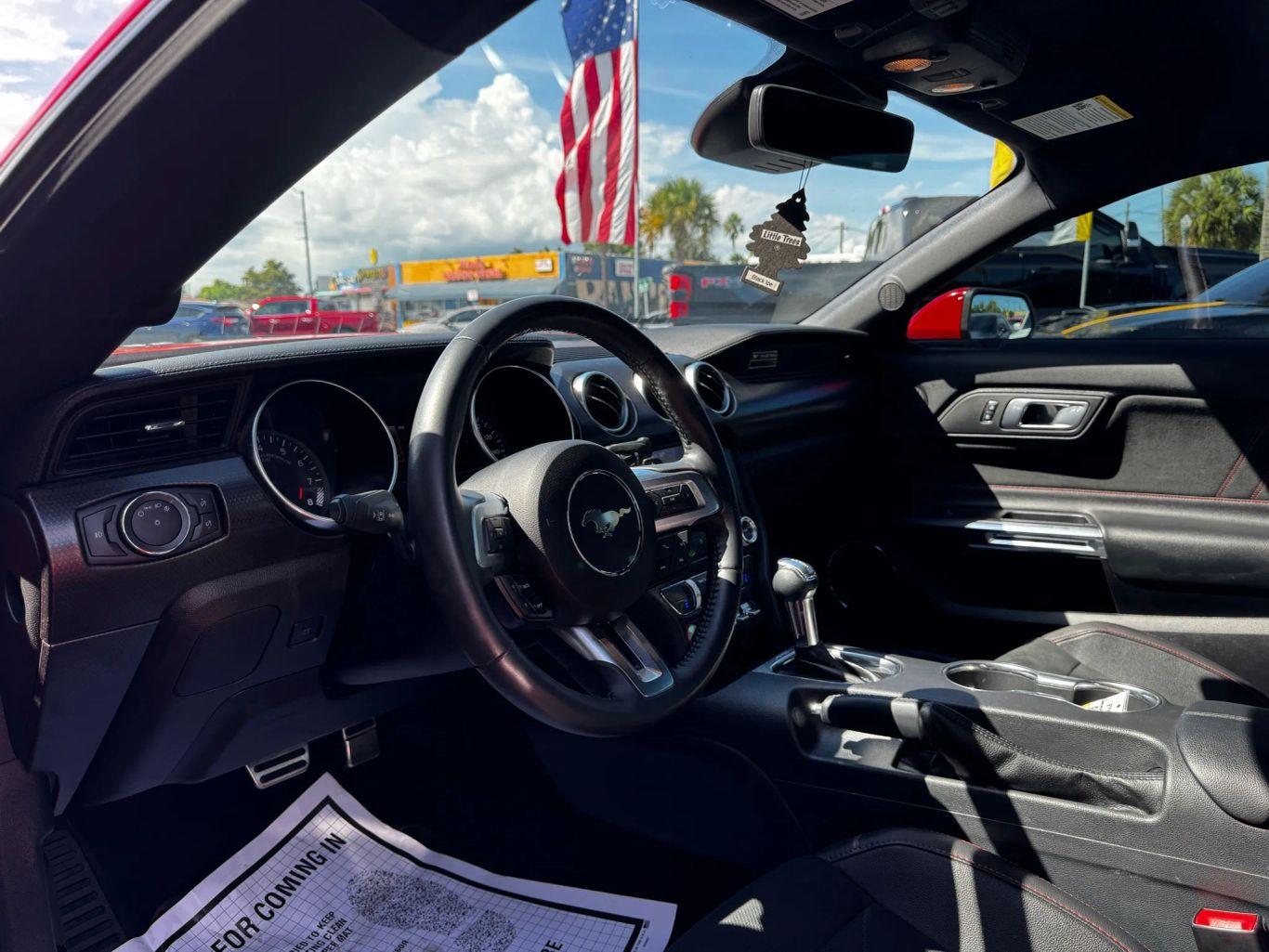 Ford Mustang Gt Premium Coupe 2D - Thumbnail 16