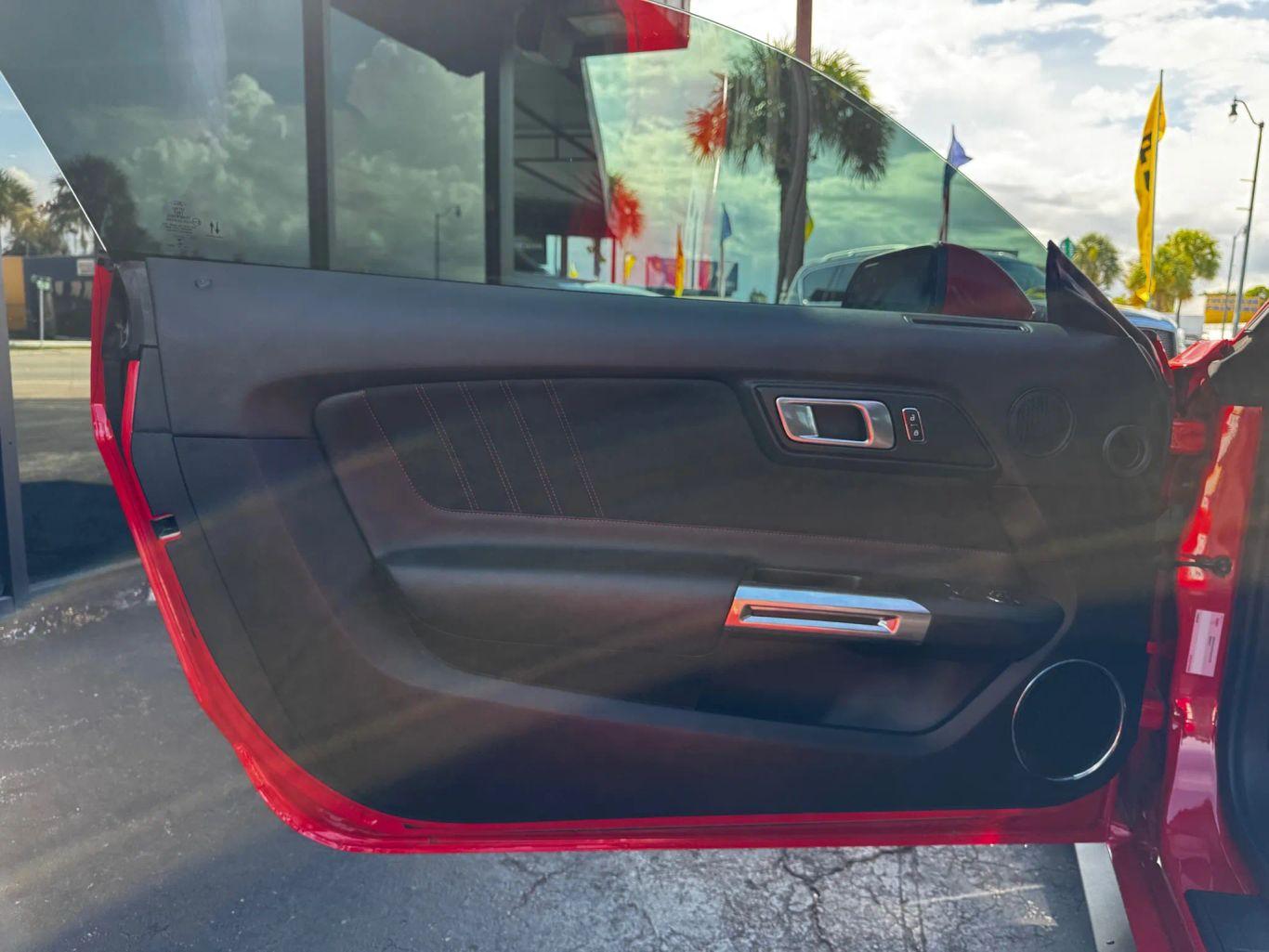 Ford Mustang Gt Premium Coupe 2D - Thumbnail 12