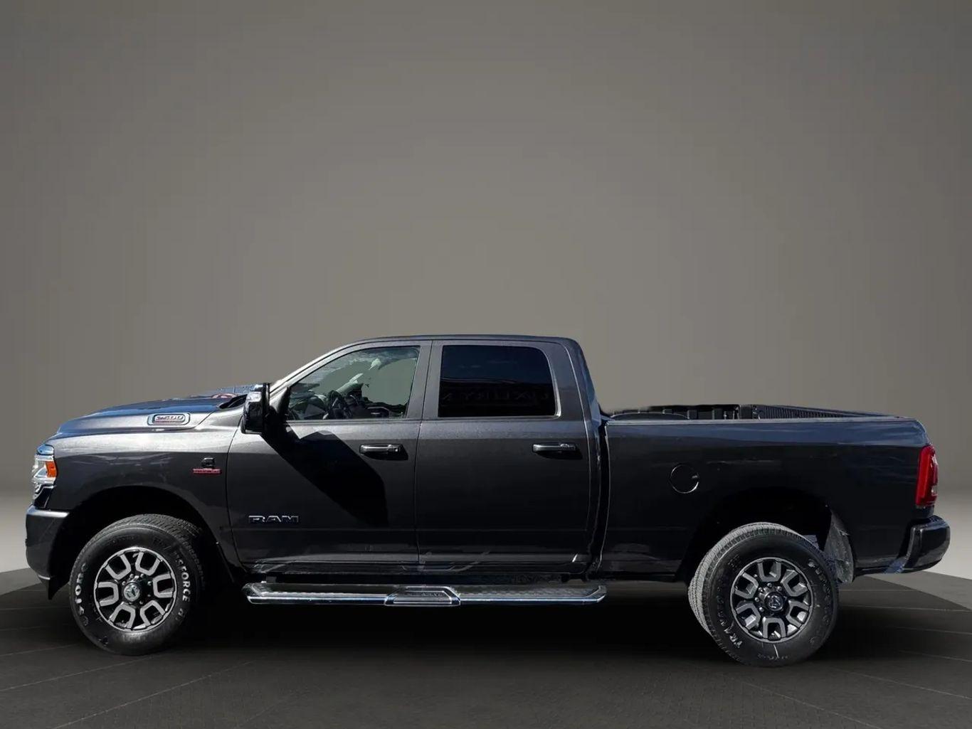 Ram 2500 Crew Cab Laramie Pickup 4D 6 1/3 Ft - Thumbnail 8