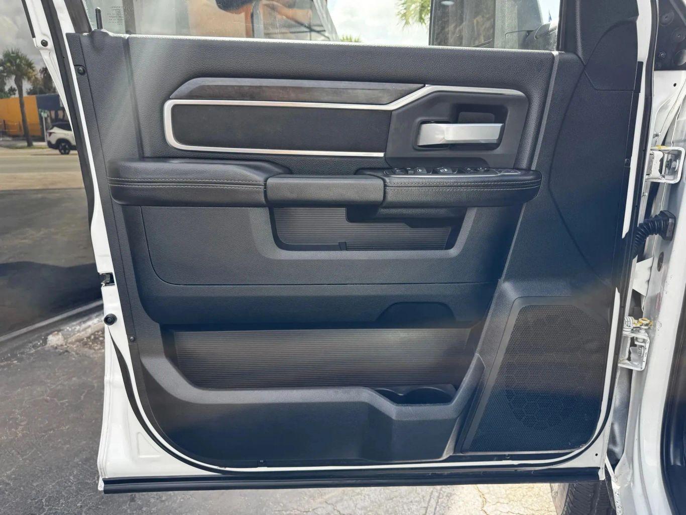 Ram 2500 Crew Cab Big Horn Pickup 4D 6 1/3 Ft - Thumbnail 12