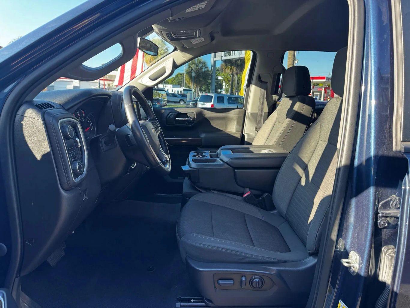 Chevrolet Silverado 1500 Crew Cab Rst Pickup 4D 5 3/4 Ft - Thumbnail 13