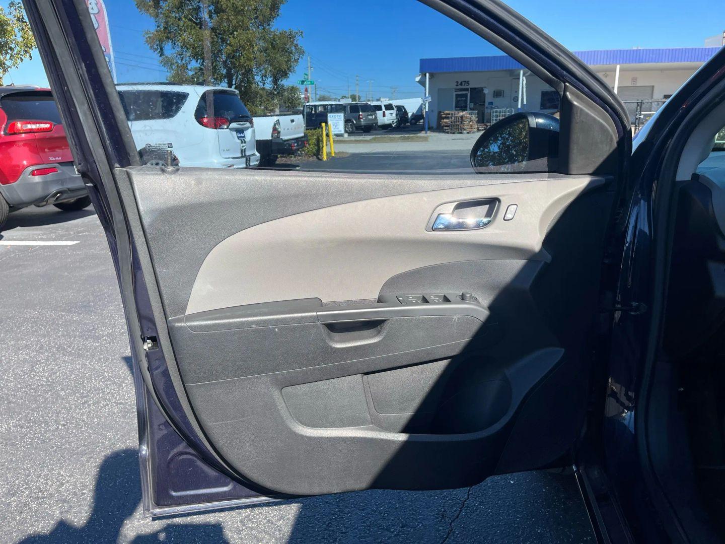 Chevrolet Sonic Lt - Thumbnail 13