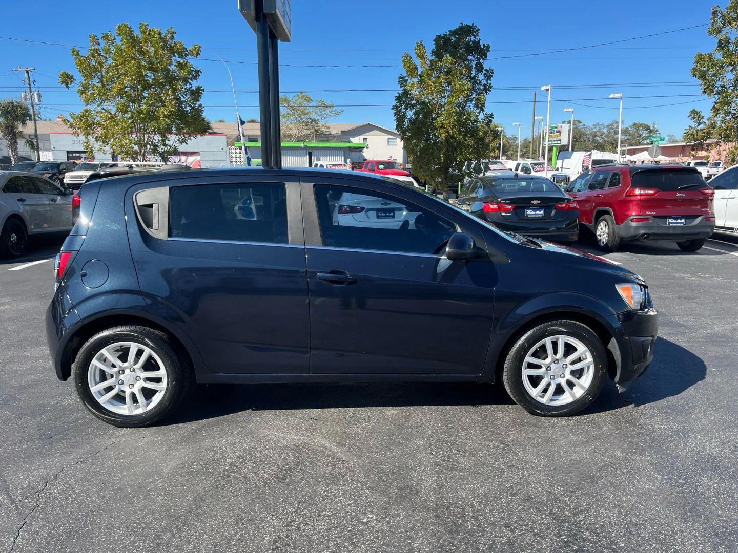 Chevrolet Sonic Lt - Thumbnail 8