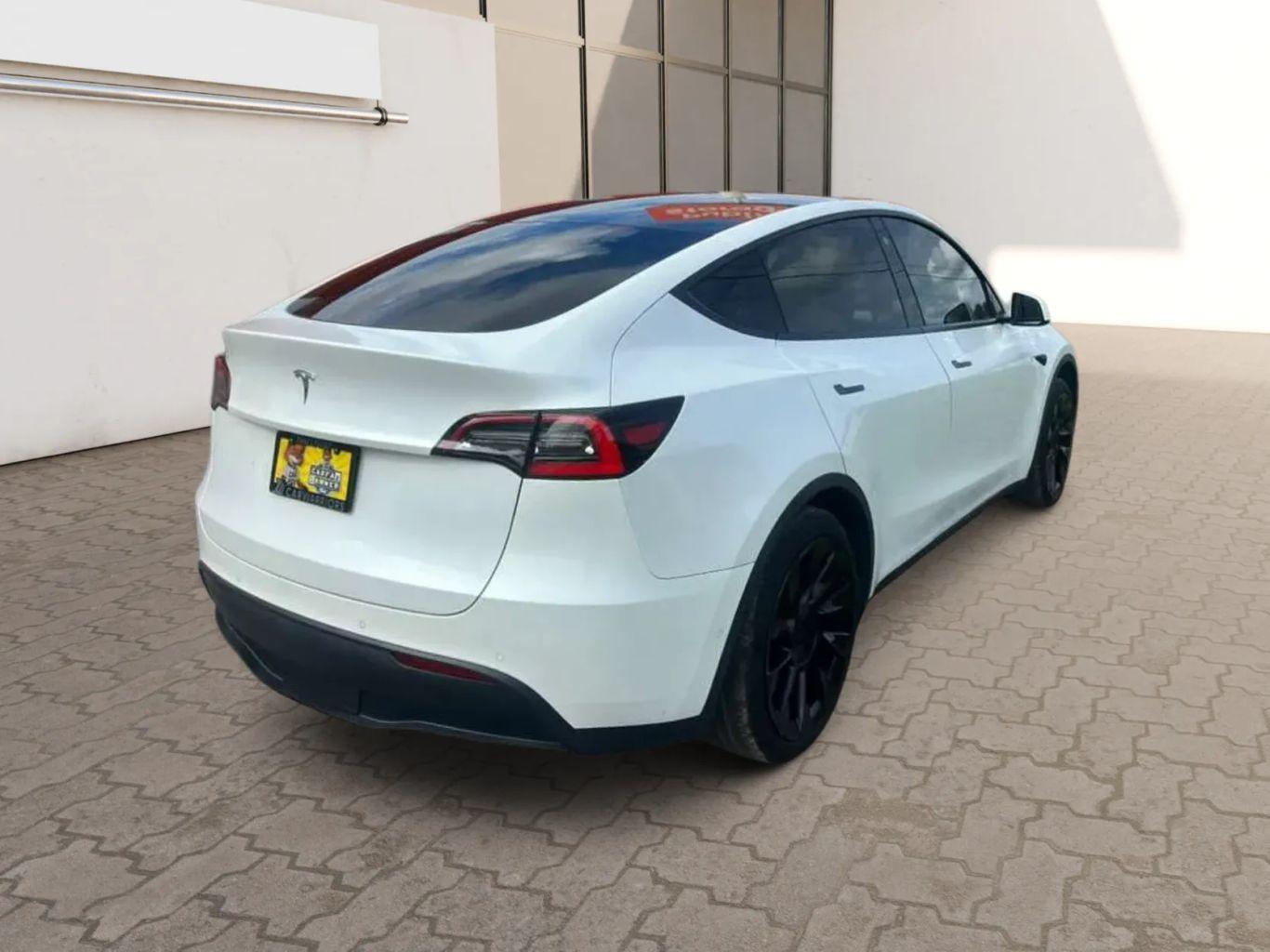 Tesla Model Y - Thumbnail 7
