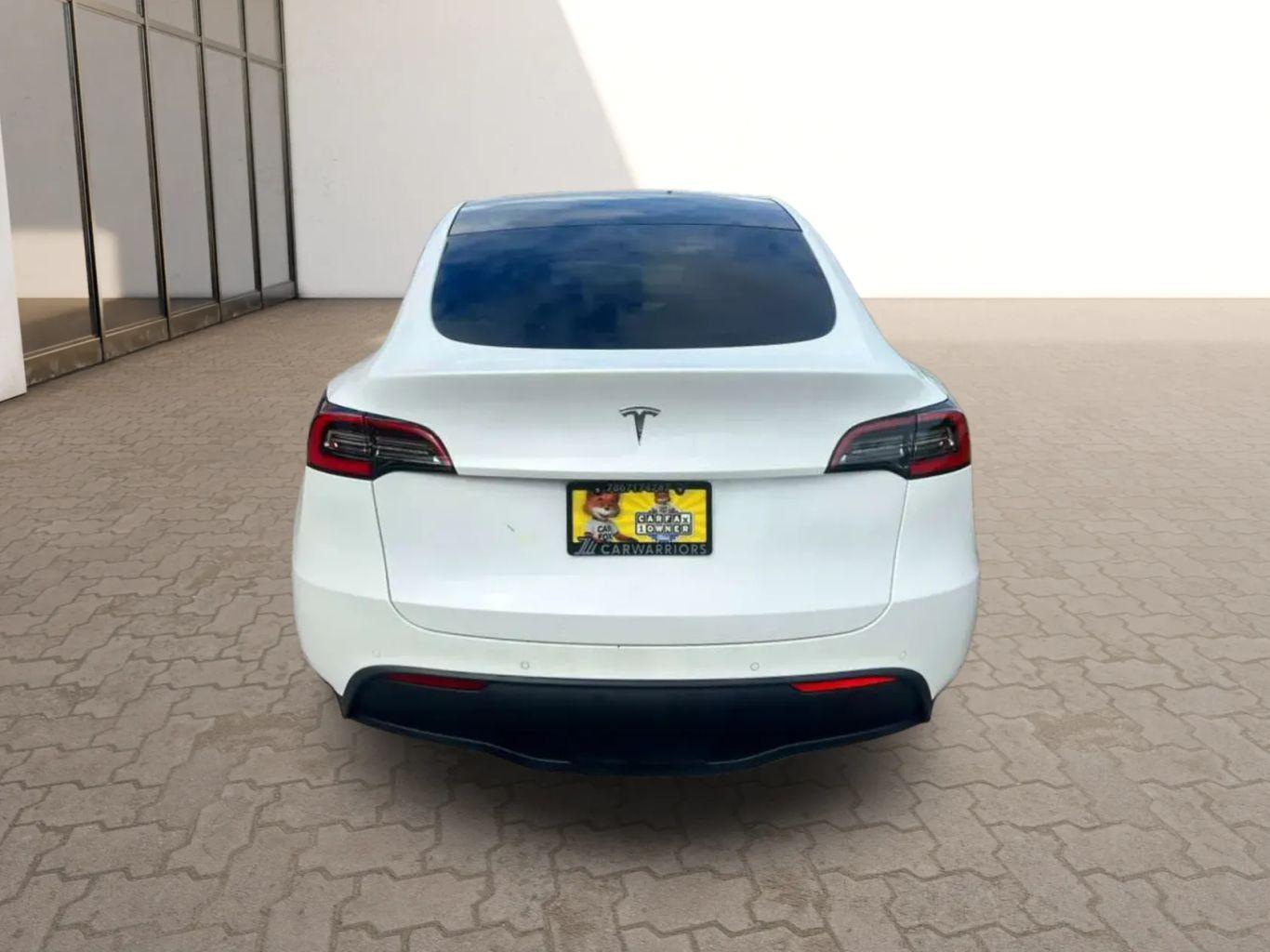 Tesla Model Y - Thumbnail 6