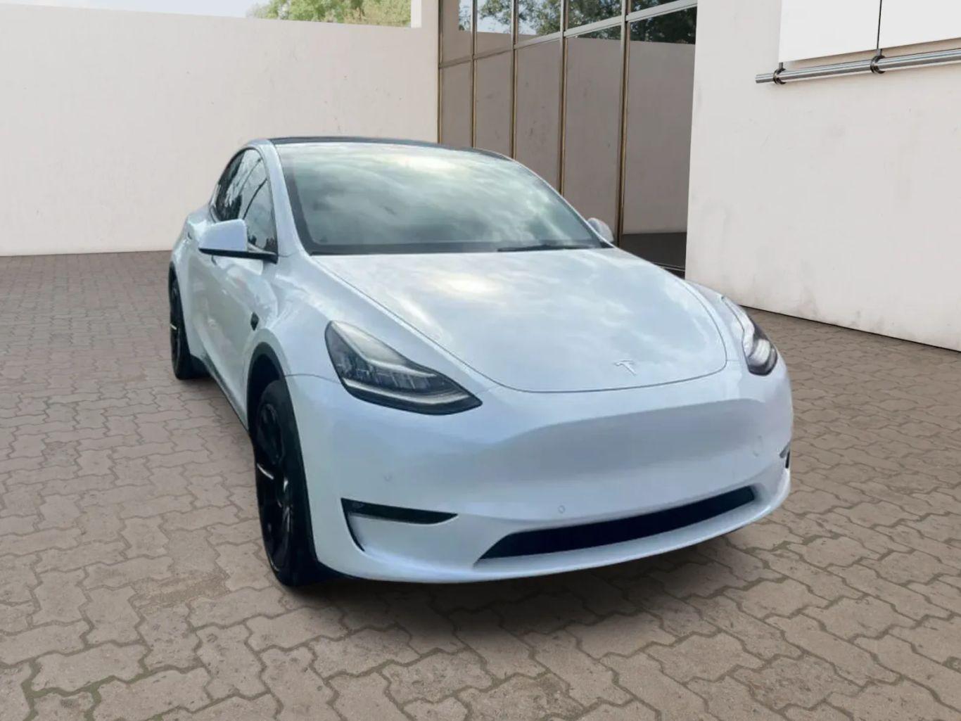 Tesla Model Y - Thumbnail 9