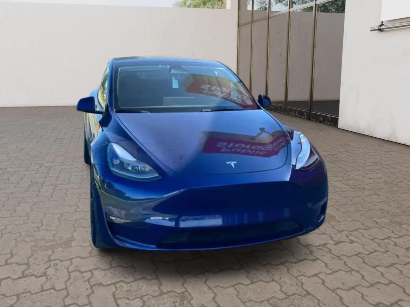Tesla Model Y - Thumbnail 9