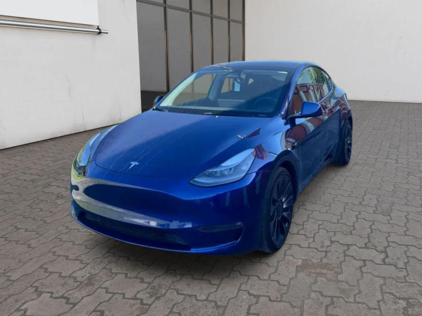 Tesla Model Y - Thumbnail 3