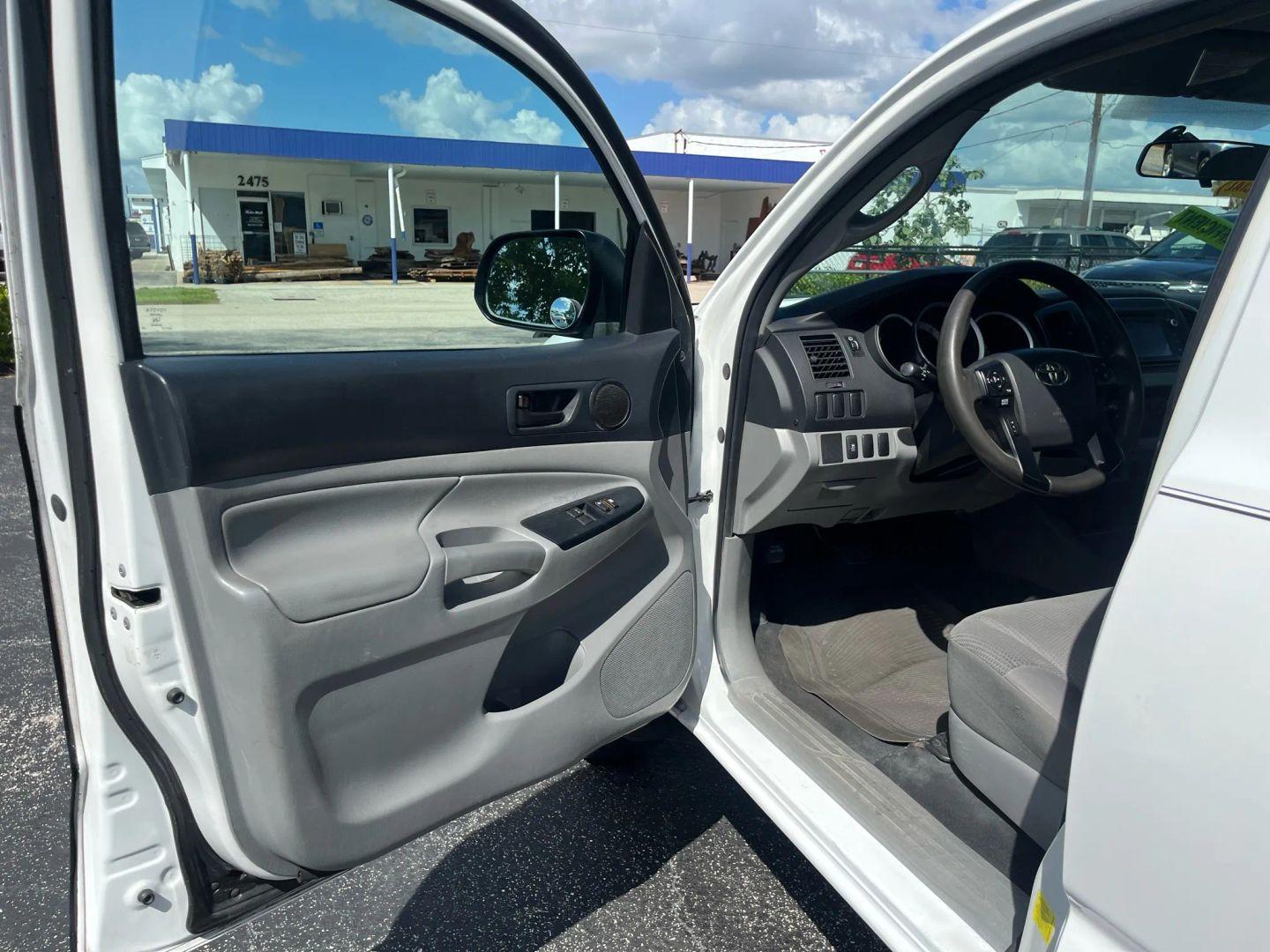 Toyota Tacoma - Thumbnail 16