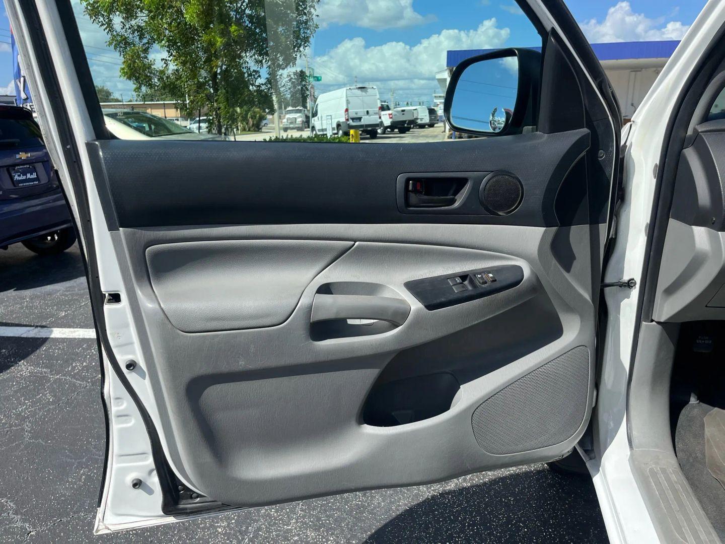 Toyota Tacoma - Thumbnail 17