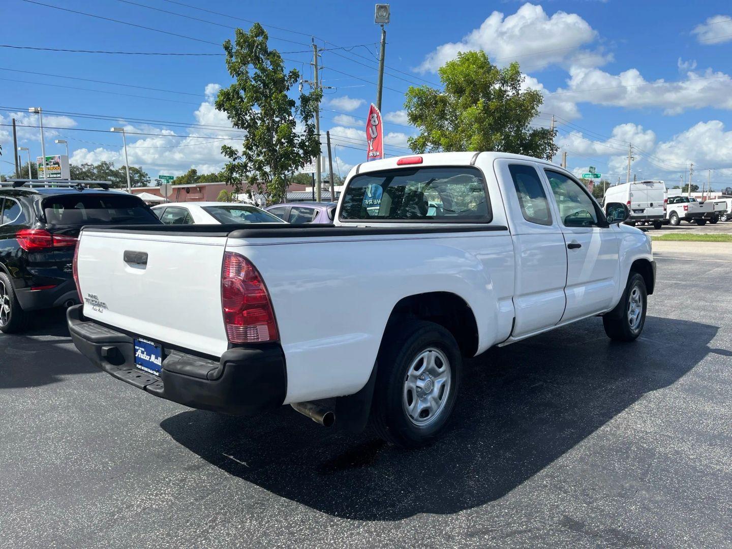 Toyota Tacoma - Thumbnail 13