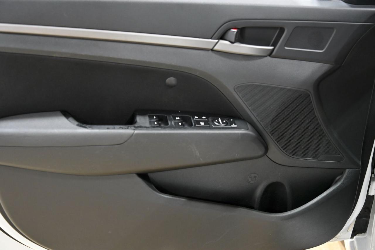 Hyundai Elantra - Thumbnail 20
