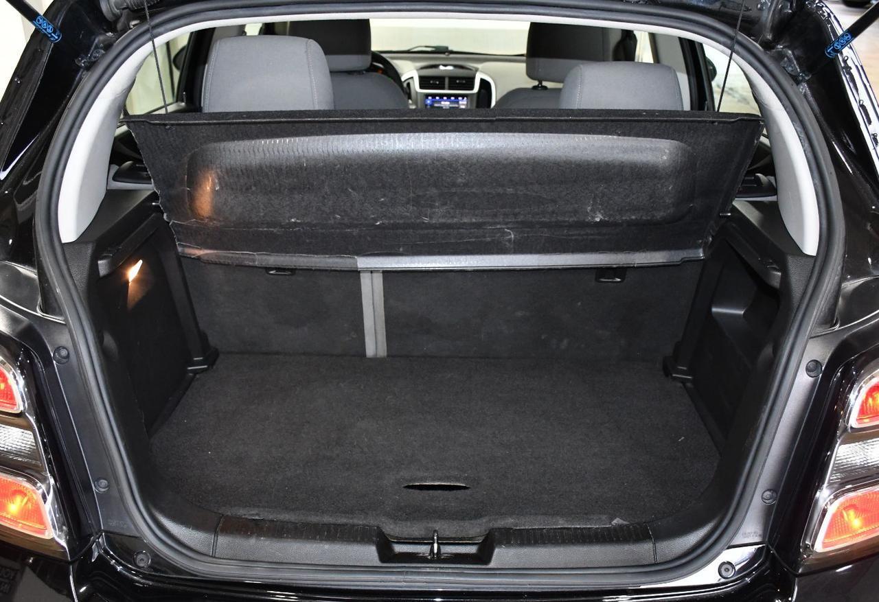 Chevrolet Sonic - Thumbnail 20