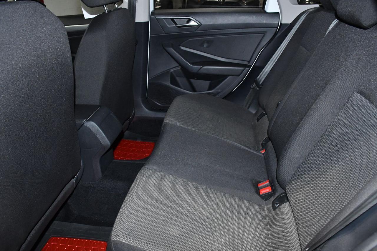 Volkswagen Jetta - Thumbnail 17