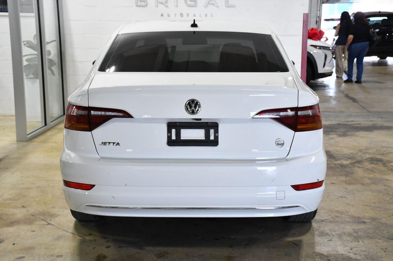 Volkswagen Jetta - Thumbnail 5