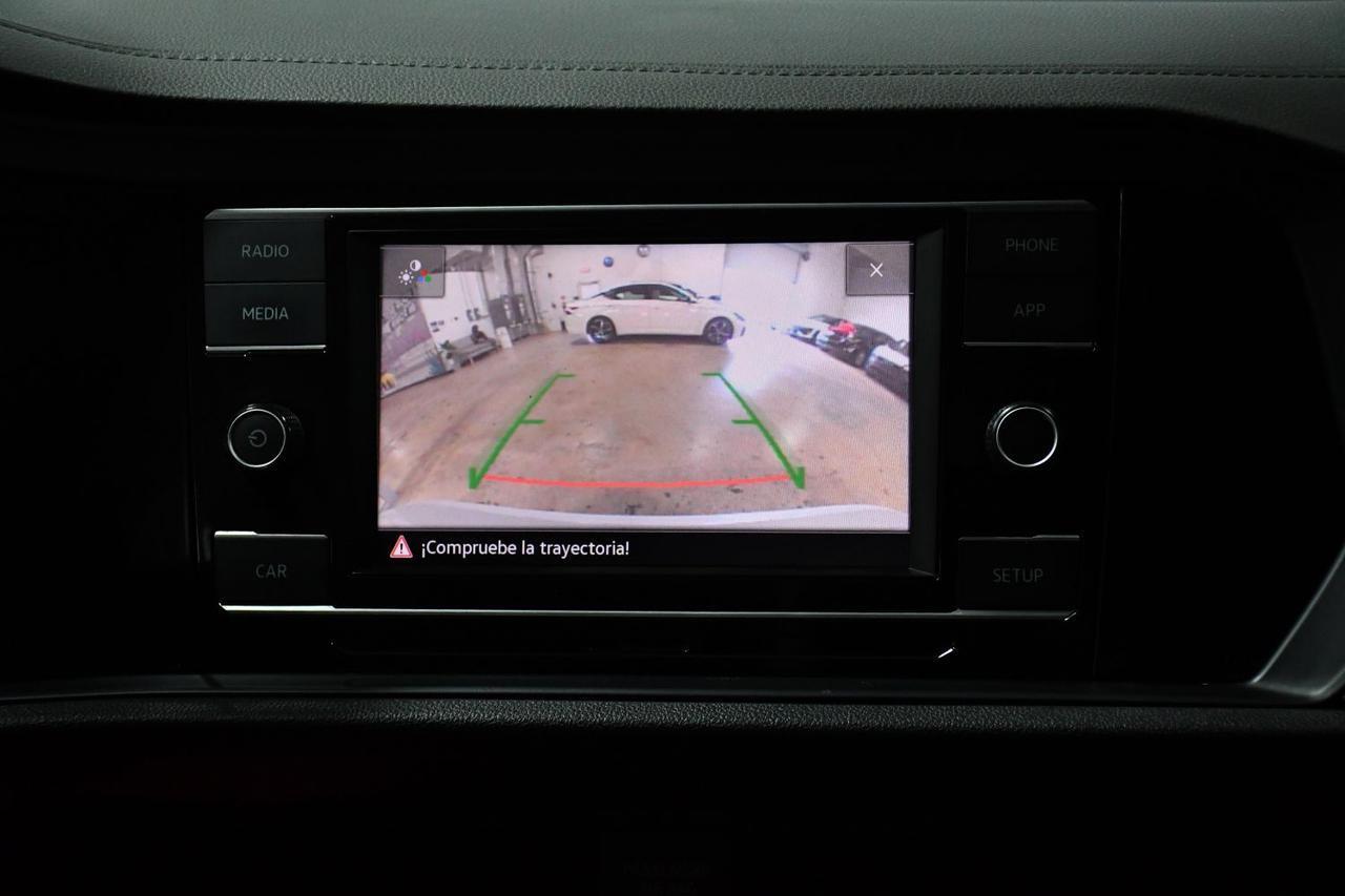 Volkswagen Jetta - Thumbnail 13