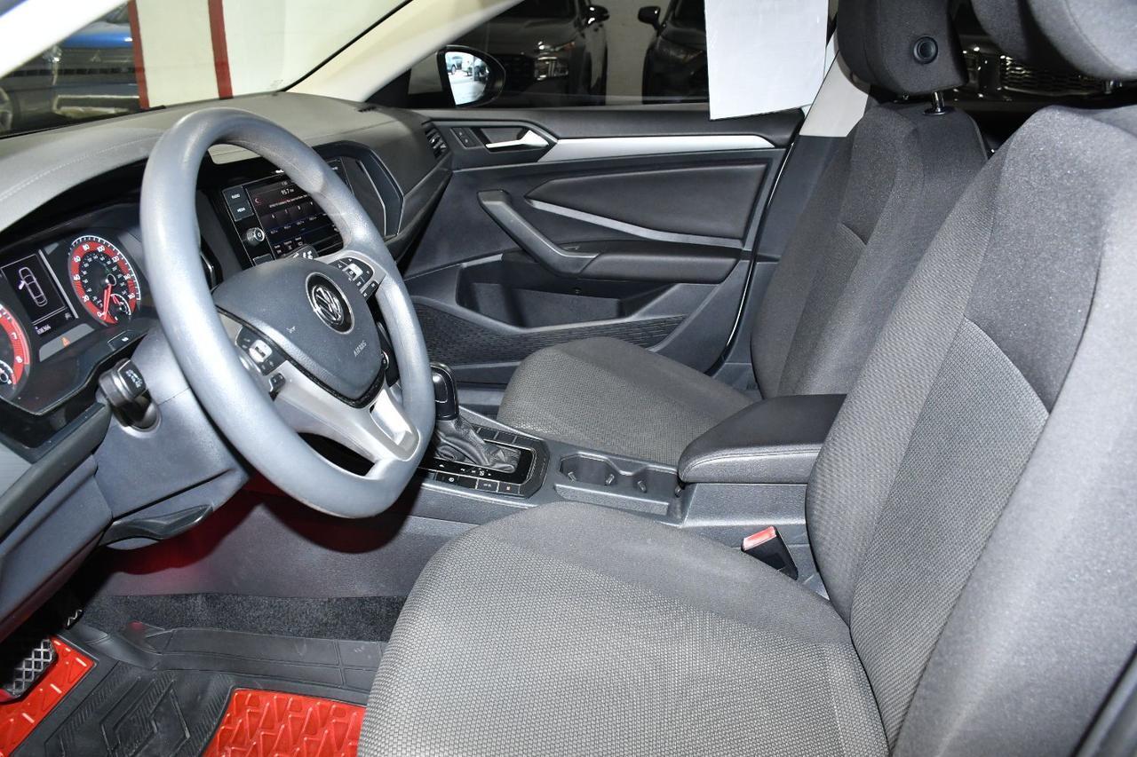 Volkswagen Jetta - Thumbnail 14