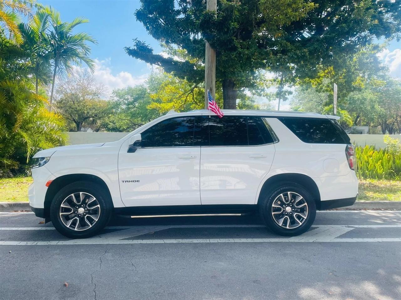 Chevrolet Tahoe - Thumbnail 3