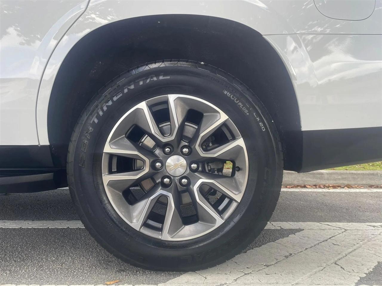 Chevrolet Tahoe - Thumbnail 2