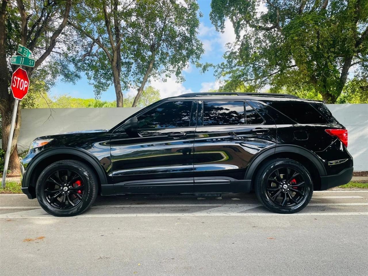 Ford Explorer - Thumbnail 3