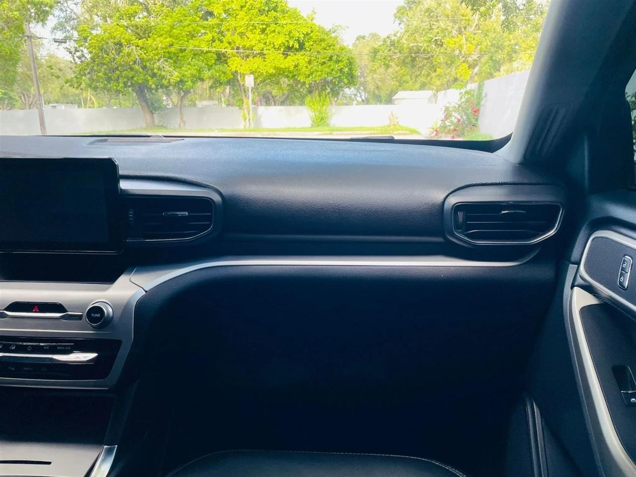 Ford Explorer - Thumbnail 5