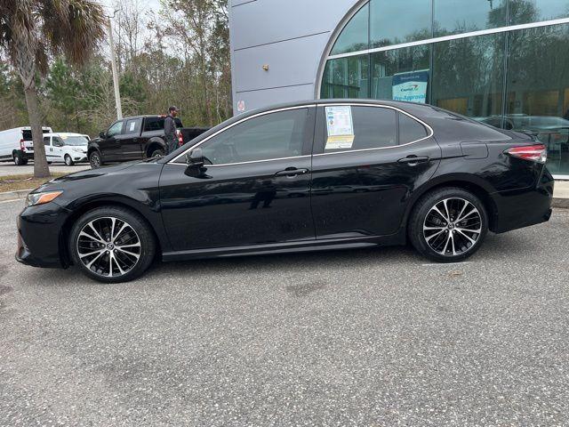 Toyota Camry - Thumbnail 2