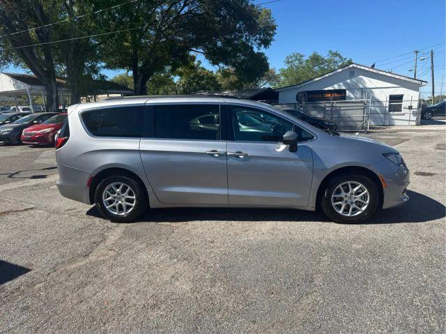 CHRYSLER VOYAGER - Thumbnail 4