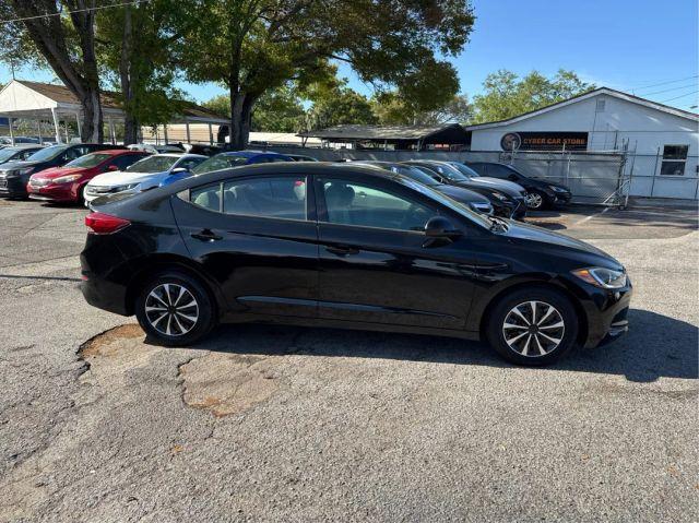 HYUNDAI ELANTRA - Thumbnail 4