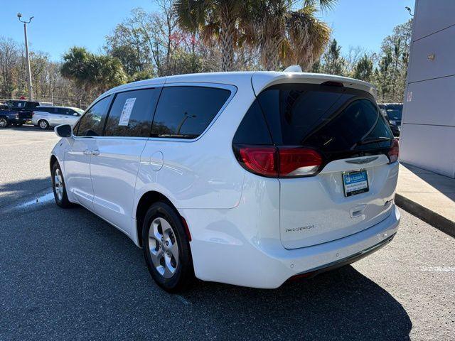 Chrysler Pacifica Hybrid - Thumbnail 3
