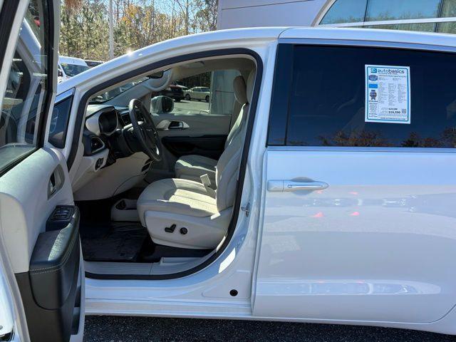 Chrysler Pacifica Hybrid - Thumbnail 14